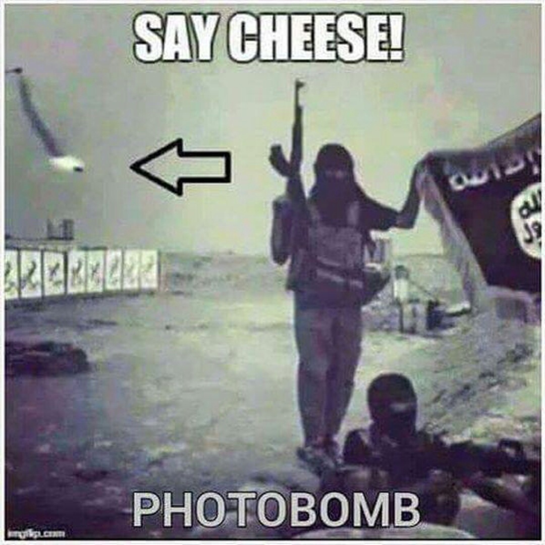 photobomb